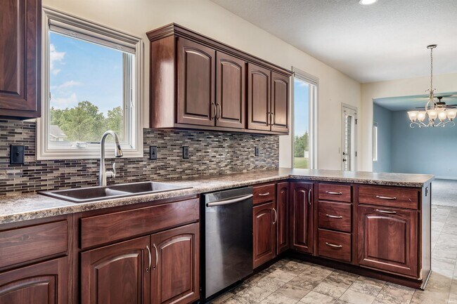 Building Photo - 625 Perolla Dr