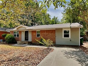 Building Photo - 3 BR/1BA |Single Family Home |  Gated backyard| In Denton
