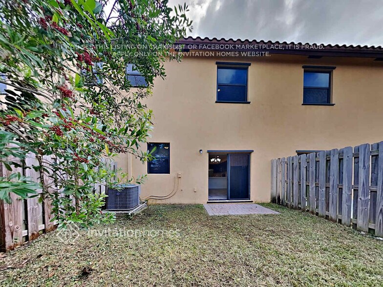 Building Photo - 3353 SE 2nd Ct