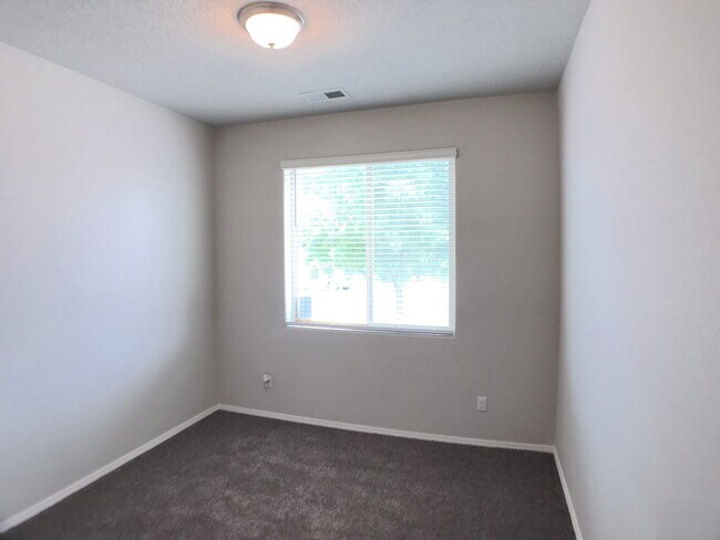Building Photo - Spacious 3BR/2BA Los Lunas Home with Open Layout, Office Space & Refrigerated Air