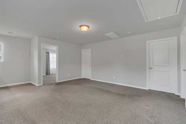 Building Photo - 1051 Lonergan Cir