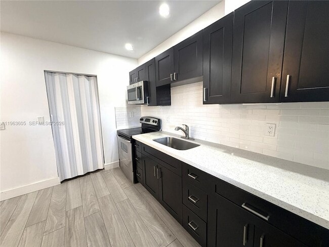 Building Photo - 121 Flagami Blvd