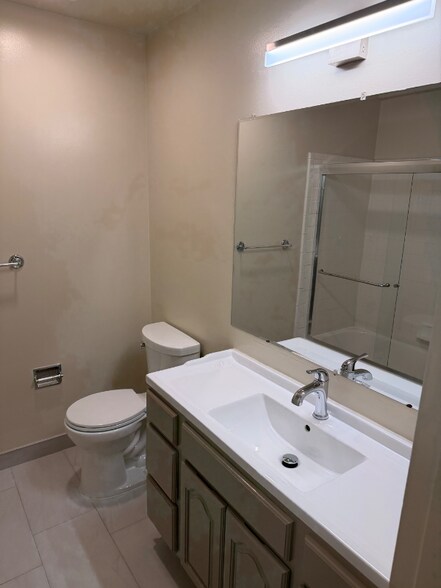 Building Photo - 525 N San Mateo Dr