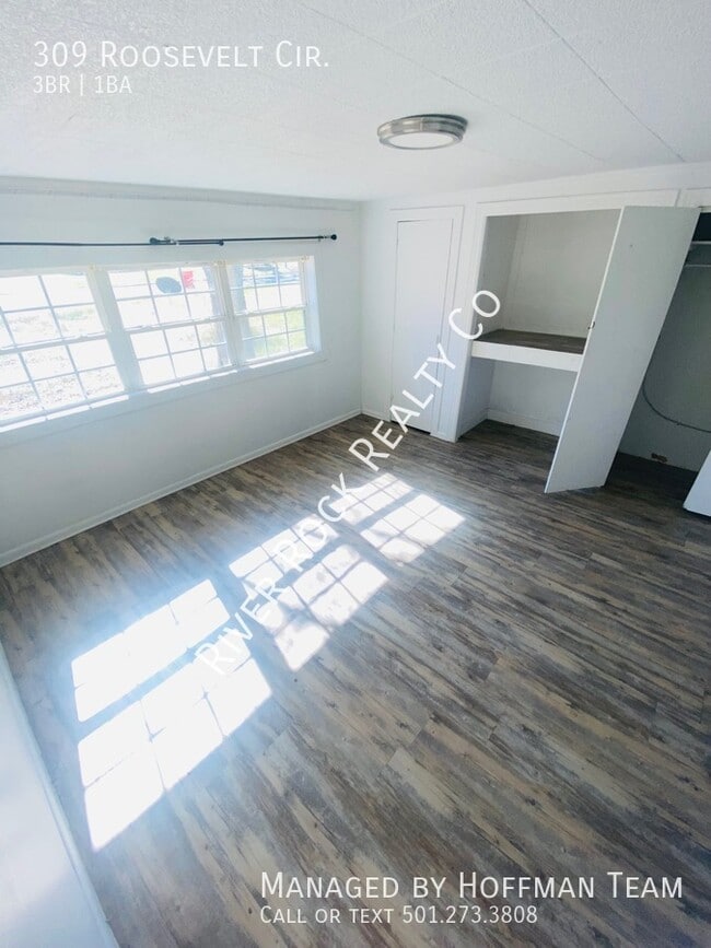 Building Photo - 309 Roosevelt Cir