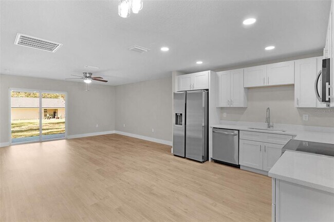 Building Photo - 9170 N Travis Dr