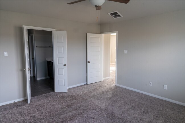 Building Photo - 7010 Silverleaf Oak St