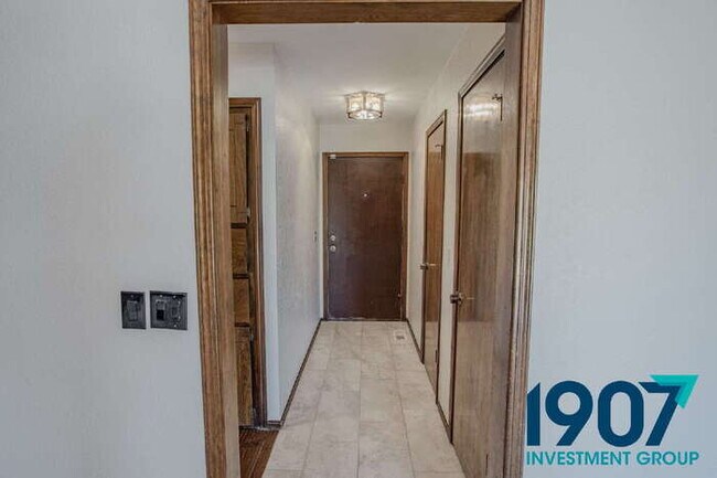 Building Photo - Spacious 3-Bed, 2-Bath Home in South Oklah...