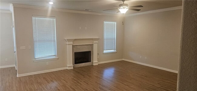 Building Photo - 302 S Emerald Woods Run