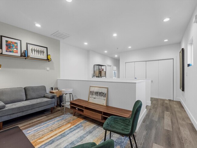 Building Photo - 2222 Wavell St