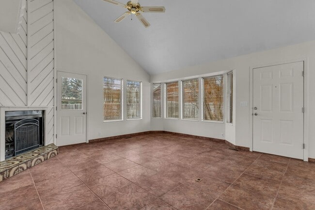 Building Photo - Prime Park Meadows Home