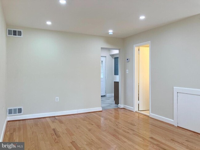 Building Photo - 428 Hampton Ct