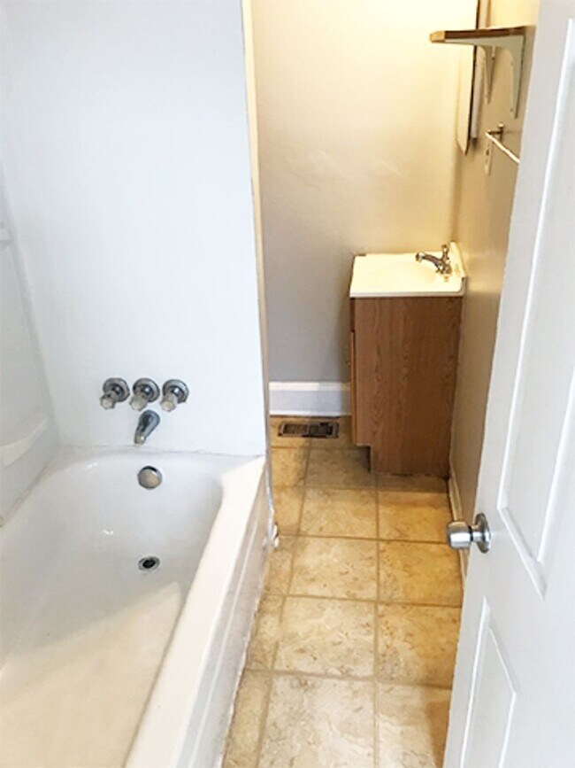 Building Photo - 2831-2833 Glendora Avenue