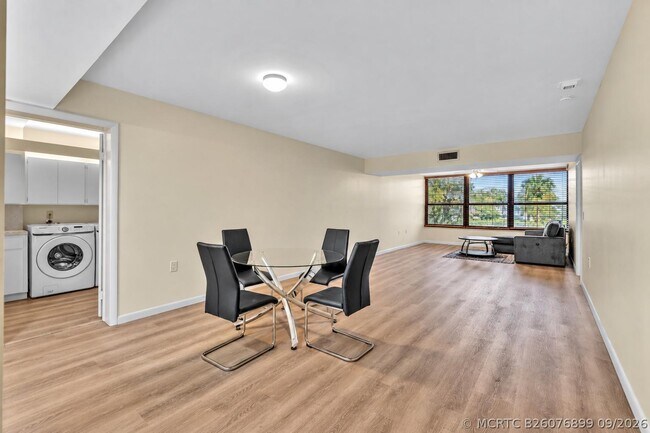 Building Photo - 3650 Whitehall Dr