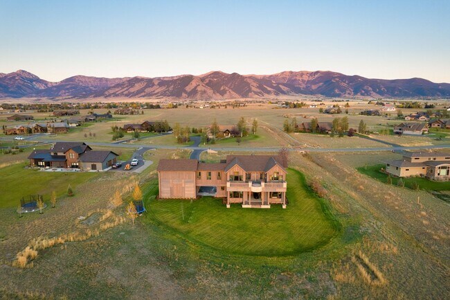 Building Photo - One of a Kind Custom Built Home for Rent in Gallatin Valley!