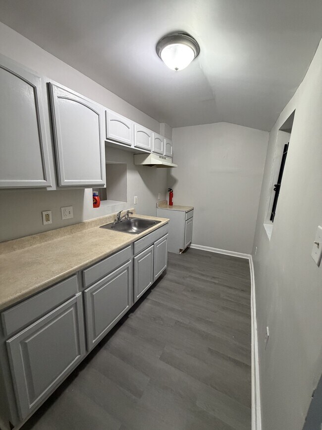 Building Photo - 1442 N Newkirk St