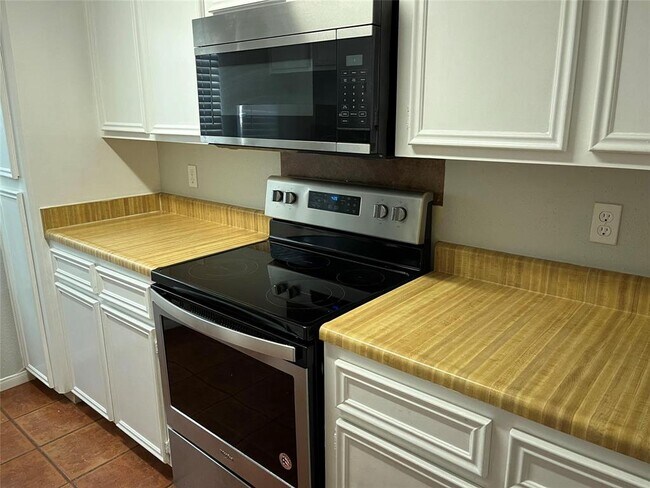Building Photo - 1223 Augusta Dr