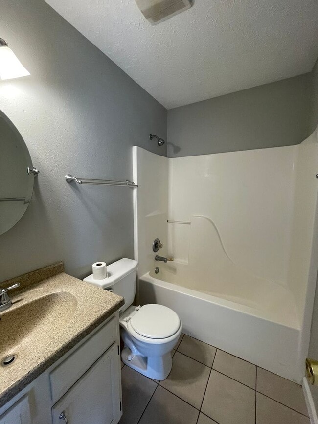 Building Photo - 3 Bedroom Single Family Home - Burnett Creek School District