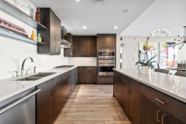 Building Photo - 176 4th Ave NE