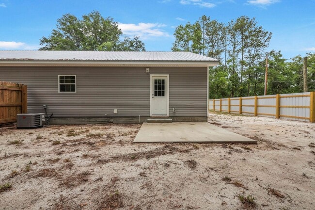 Building Photo - 2 Bed / 1 Bath Duplex for Rent – $1,350/Month