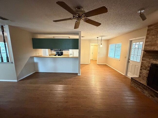Building Photo - Charming One-Story Ranch on Corner Lot in ...