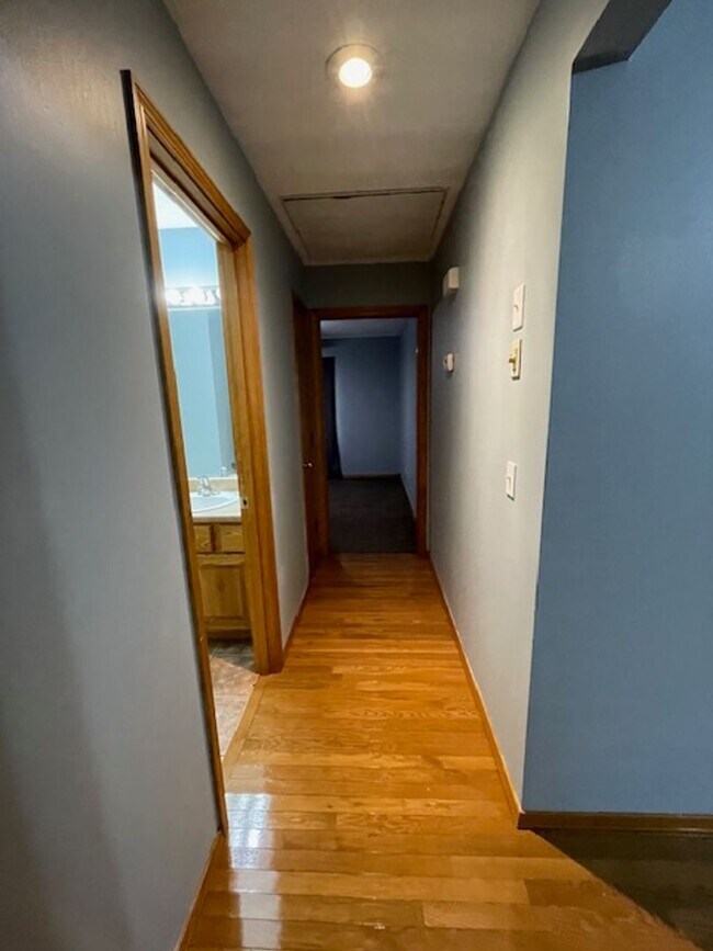 Building Photo - This All Brick home is Located in Orchard Crest West!