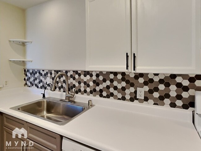 Building Photo - 8042 Laurena Ave