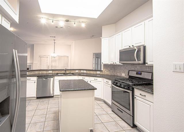 Building Photo - 6803 Hillwood Dr