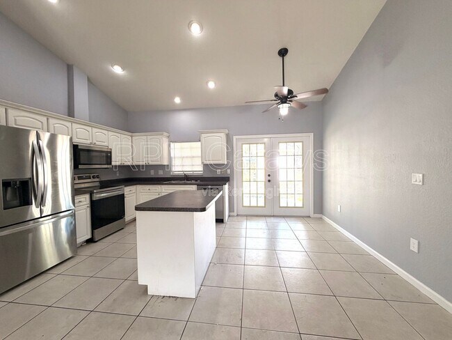 Building Photo - 477 Sevilla Ave