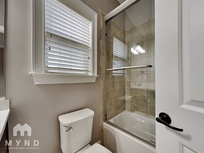 Building Photo - 2995 Manorview Ln