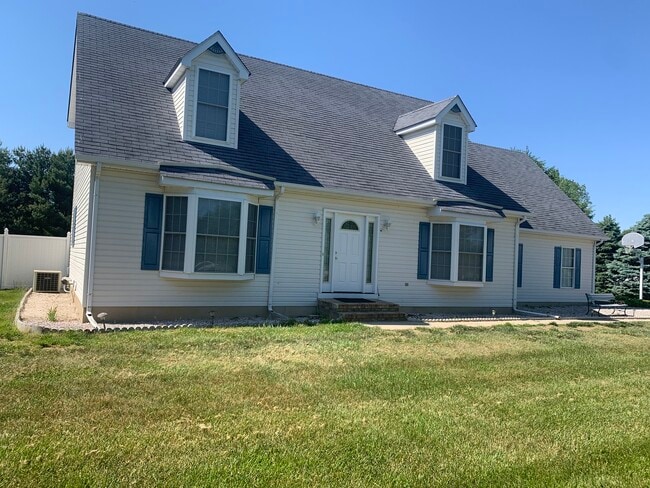 Building Photo - 142 Trillium Dr
