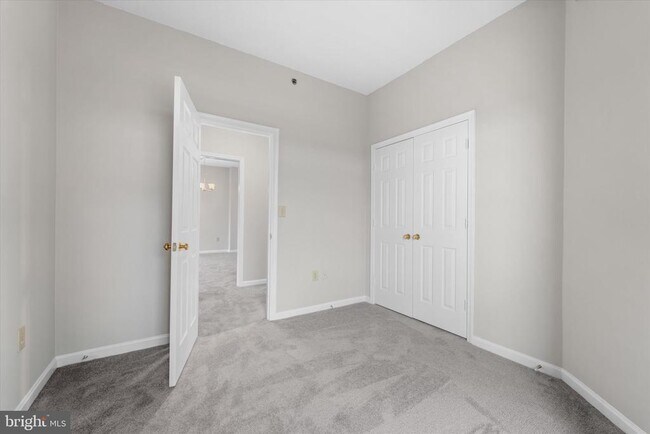 Building Photo - 545 E Braddock Rd