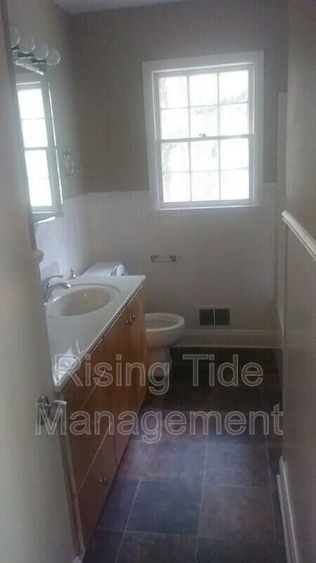 Building Photo - 1042 Mesa Dr