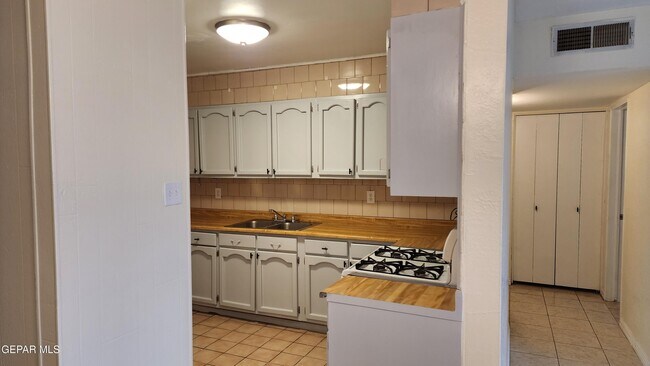 Building Photo - 5029 Tetons Dr