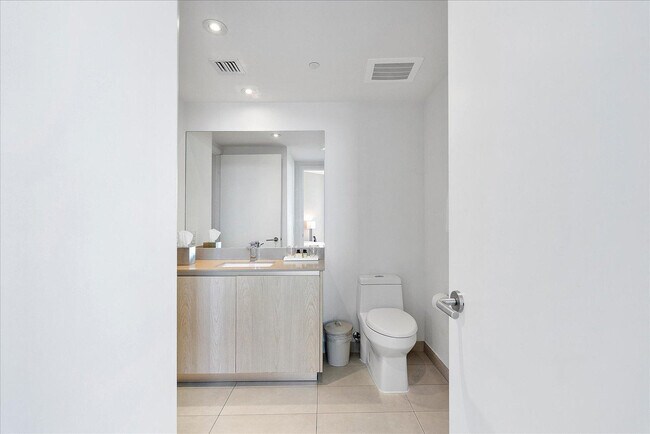Building Photo - 4011 S Ocean Dr