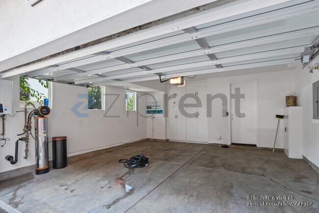 Building Photo - 5876 Cadence Ave