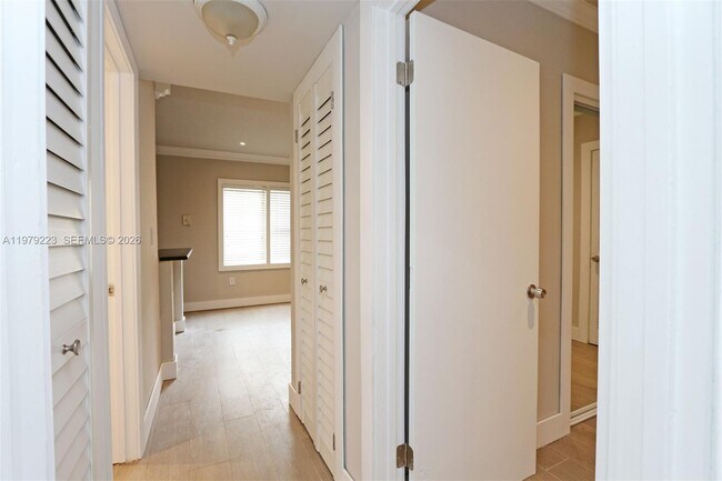 Building Photo - 3395 Franklin Ave