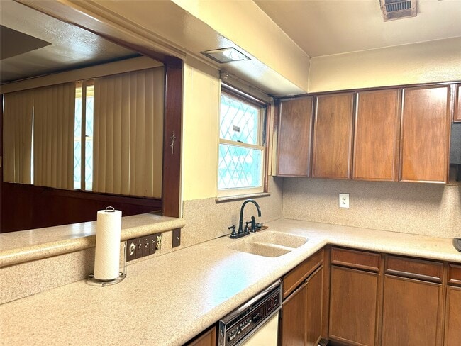 Building Photo - 4849 Larkspur St