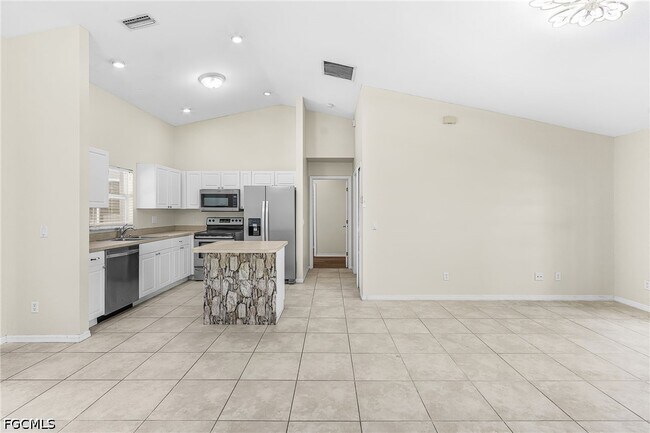 Building Photo - 5215 SW 16th Pl