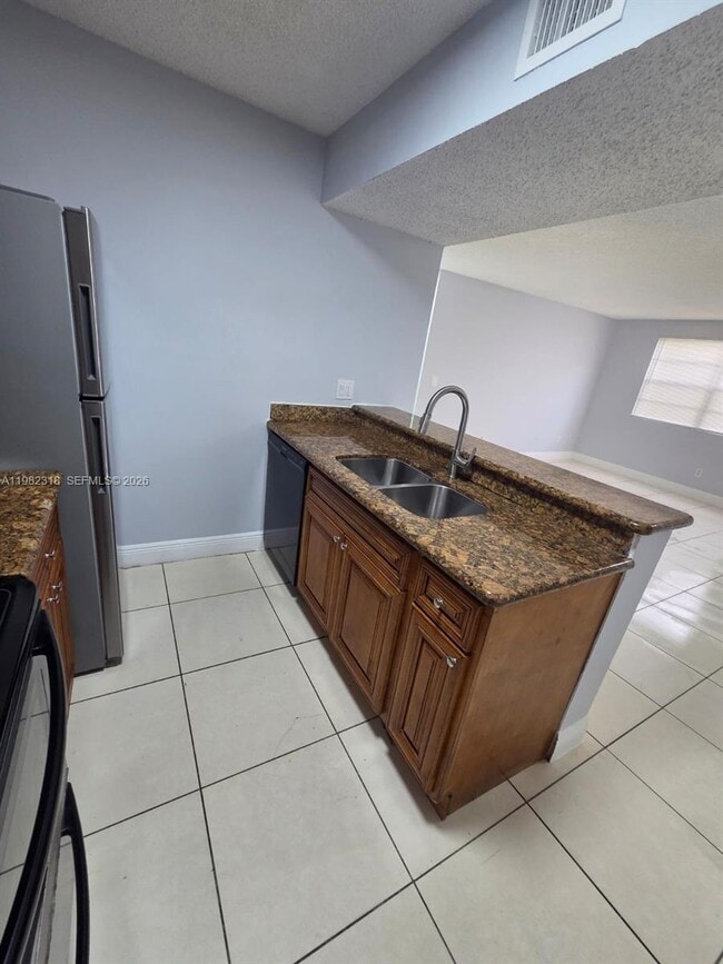 Building Photo - 1241 SW 46th Ave