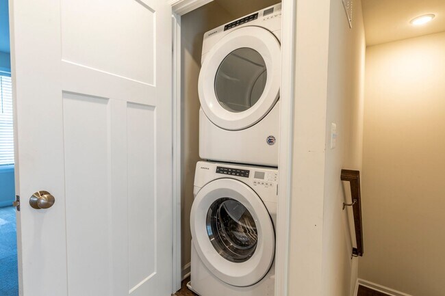 Building Photo - 3430 Montague St