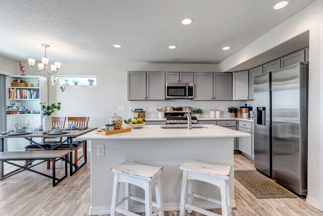 Building Photo - Like new home on Linley for rent
