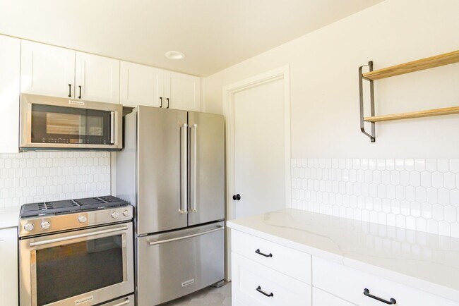 Building Photo - 3Bd/1Ba Seattle House