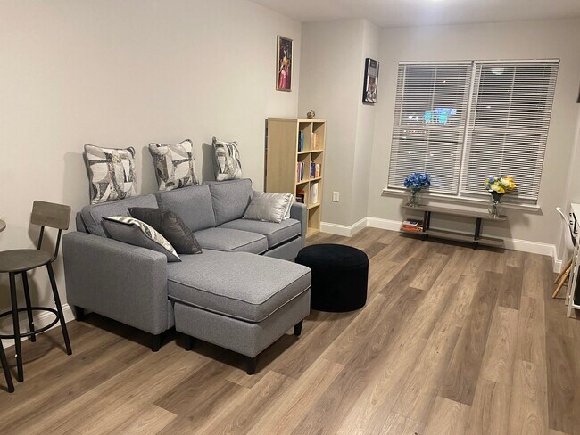 Building Photo - 500 S Center St