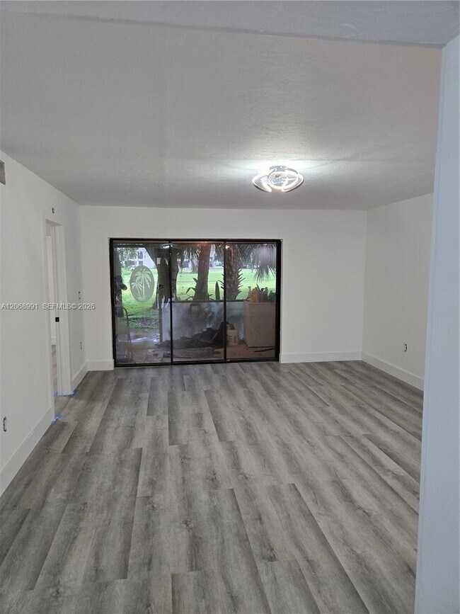 Building Photo - 2123 Golfside Village Dr