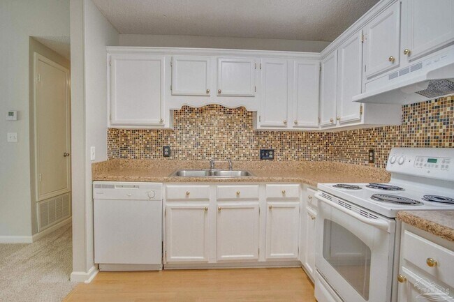 Building Photo - 3164 Cedarwood Village Ln