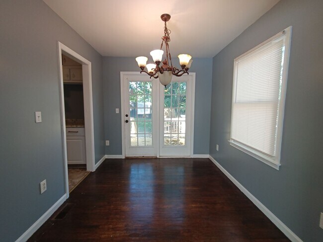 Primary Photo - Half off first month rent move in special