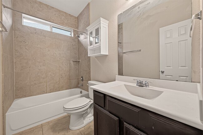 Building Photo - 3327 Fairmont Hills Ln