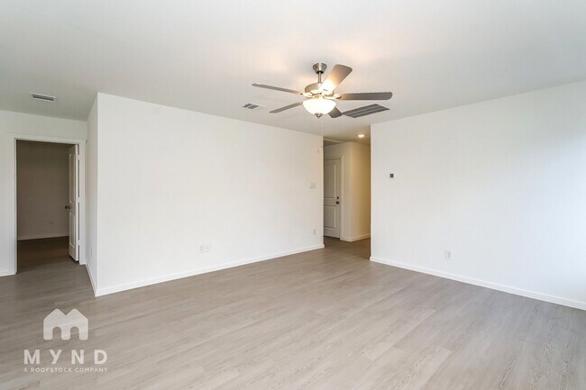 Building Photo - 2732 River Knl Ln