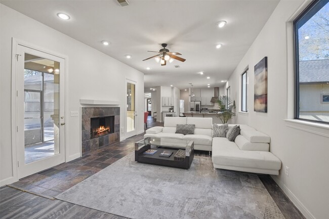 Building Photo - 5 Oak Crest Cir