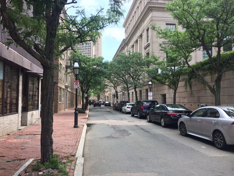 Building Photo - 52 Clearway St